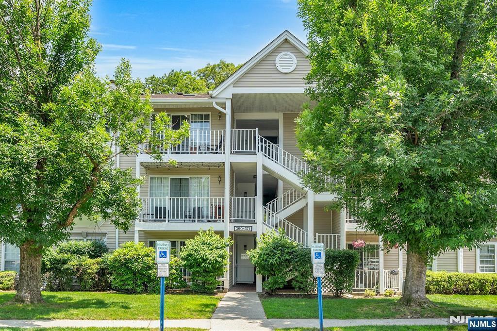 369 Cottonwood Way  Mahwah NJ 07430 photo