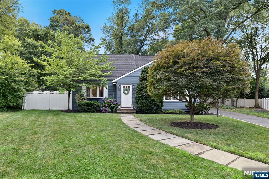 Property Photo:  11 Dean Court  NJ 07070 