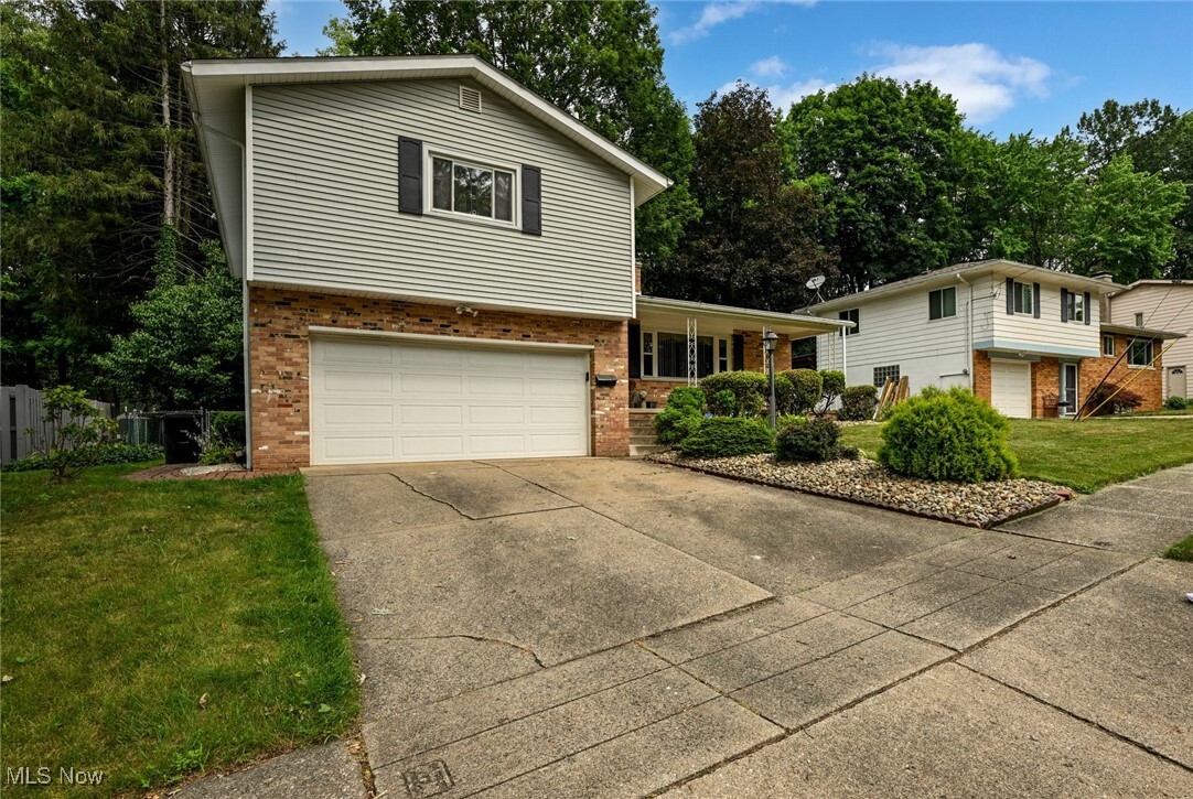 Property Photo: 1423 Shanabrook Drive OH 44313