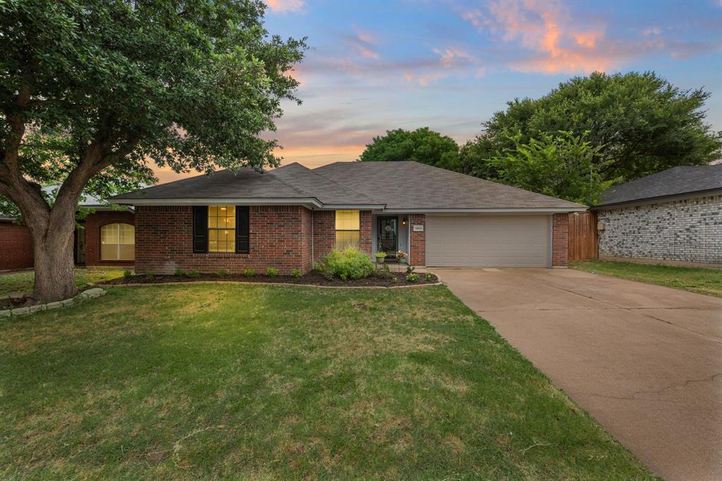 Property Photo: 5805 Concord Street TX 76148