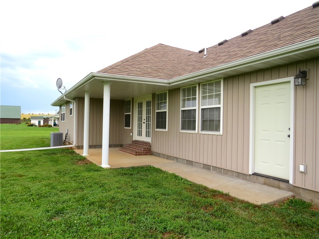 Property Photo: 8861 Farm Road 2212 MO 65772