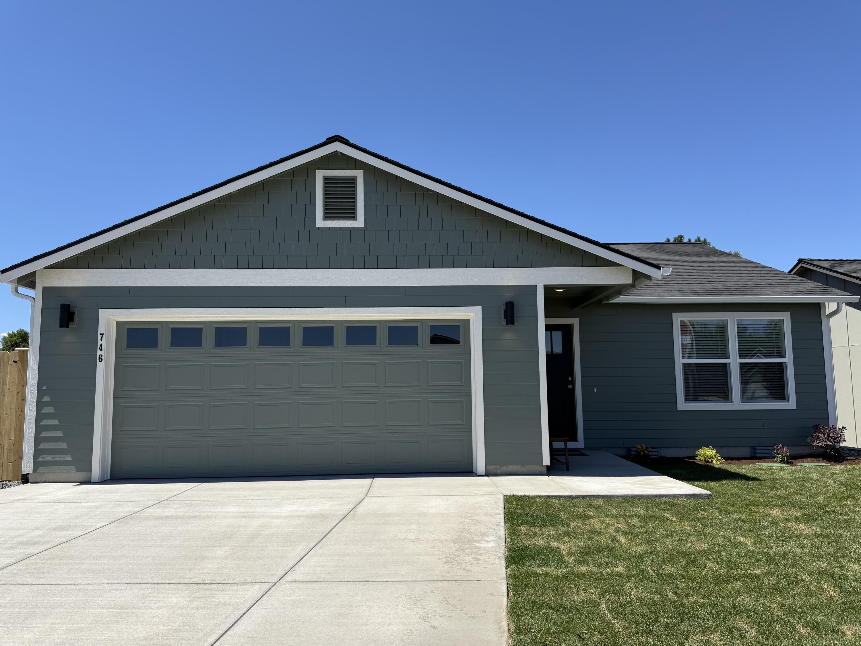 Property Photo:  734 NE Rickenbacker Road  OR 97741 