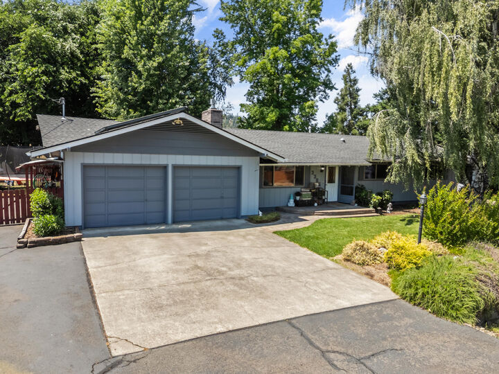 3365 Green Acres Drive  Central Point OR 97502 photo