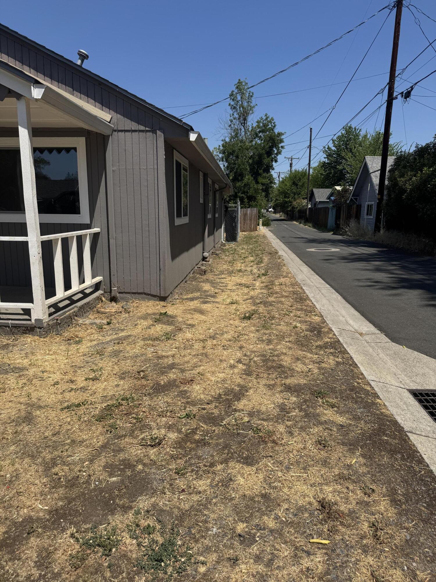 Property Photo: 1327 Saling Avenue OR 97504