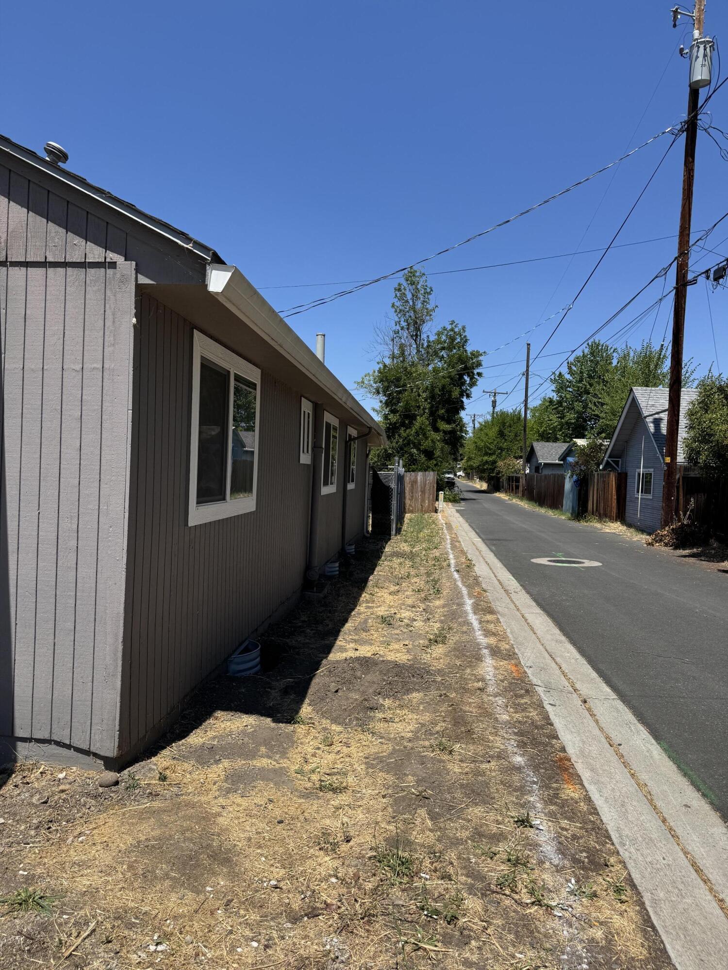 Property Photo:  1327 Saling Avenue  OR 97504 