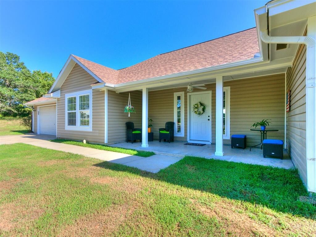 Property Photo:  17205 Sycamore Lane  OK 74857 