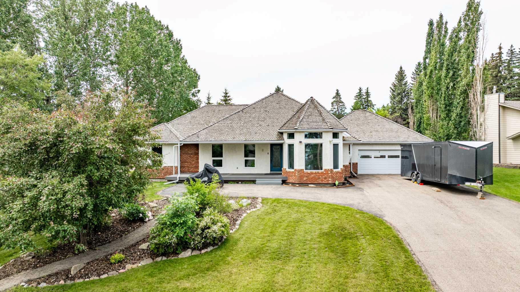 Property Photo: 2 Grand Avenue AB T4S 1S5