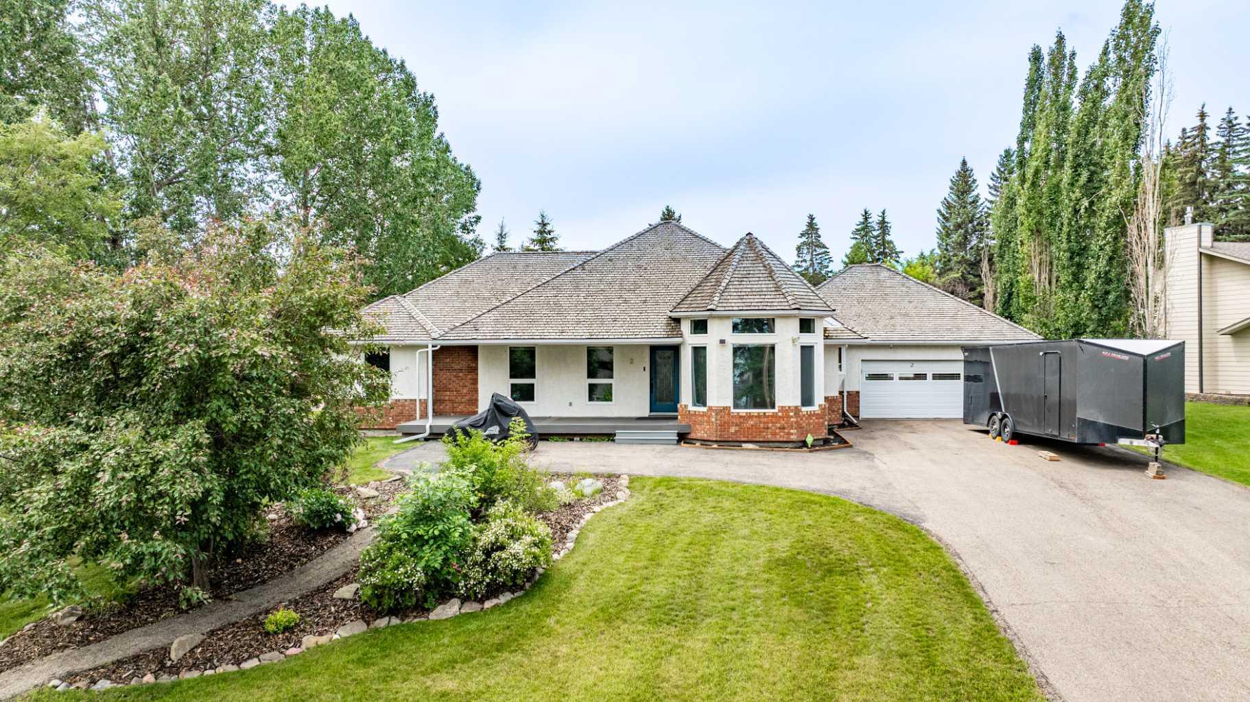 Property Photo: 2 Grand Avenue AB T4S 1S5