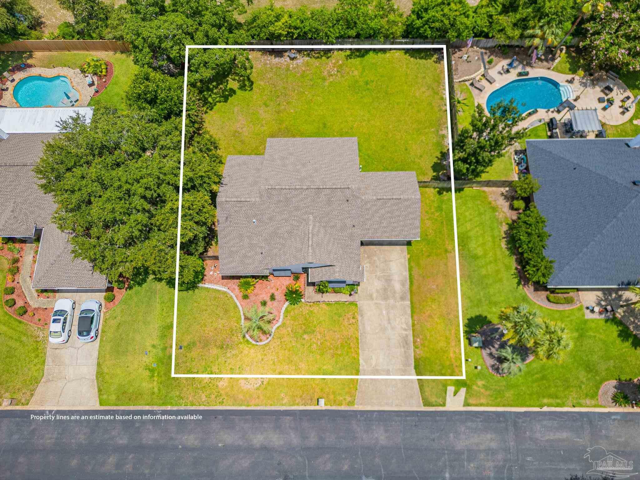 Property Photo: 9352 Vandivere Dr FL 32566