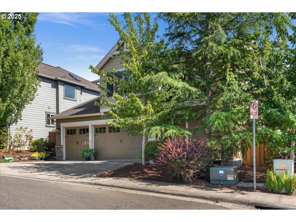 Property Photo: 9880 NW Wayne Ln OR 97229