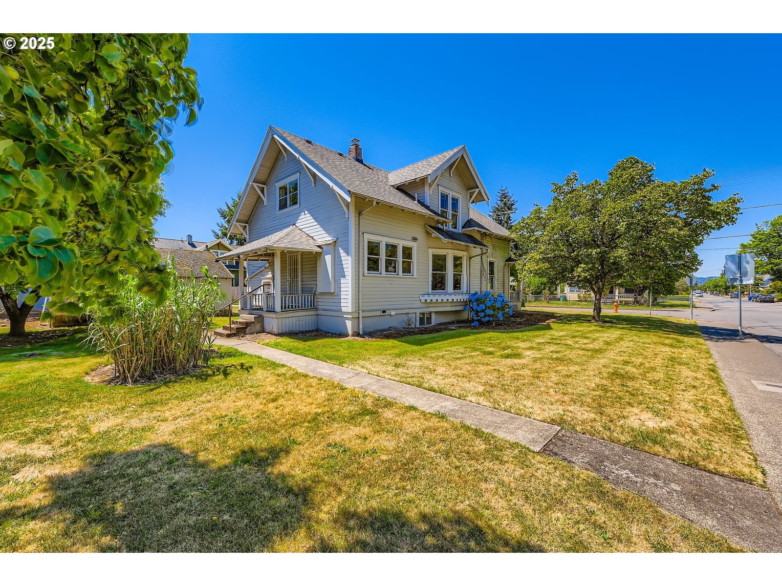 Property Photo: 4008 SE 76th Ave OR 97206