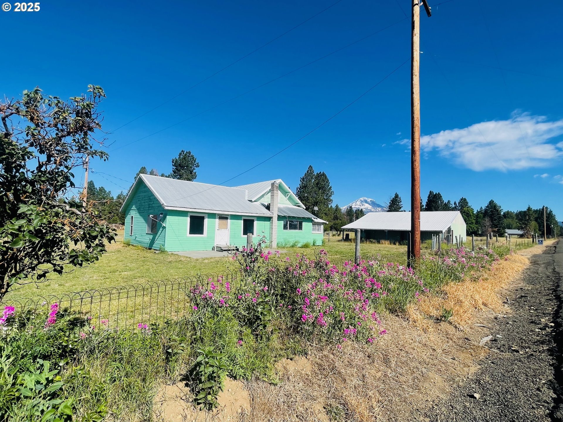 Property Photo:  221 Lake Rd  WA 98619 
