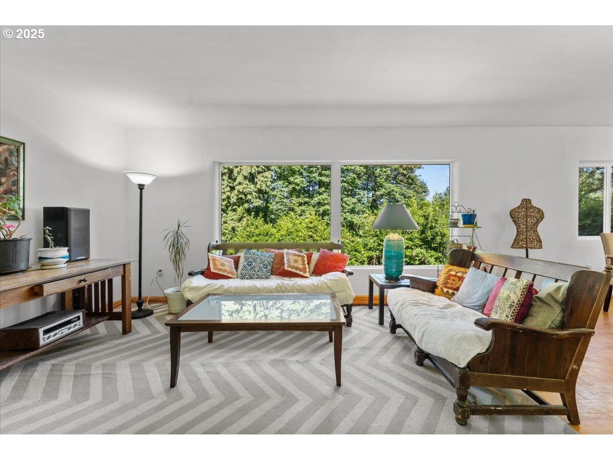 Property Photo: 6930 SW Brier Pl OR 97219