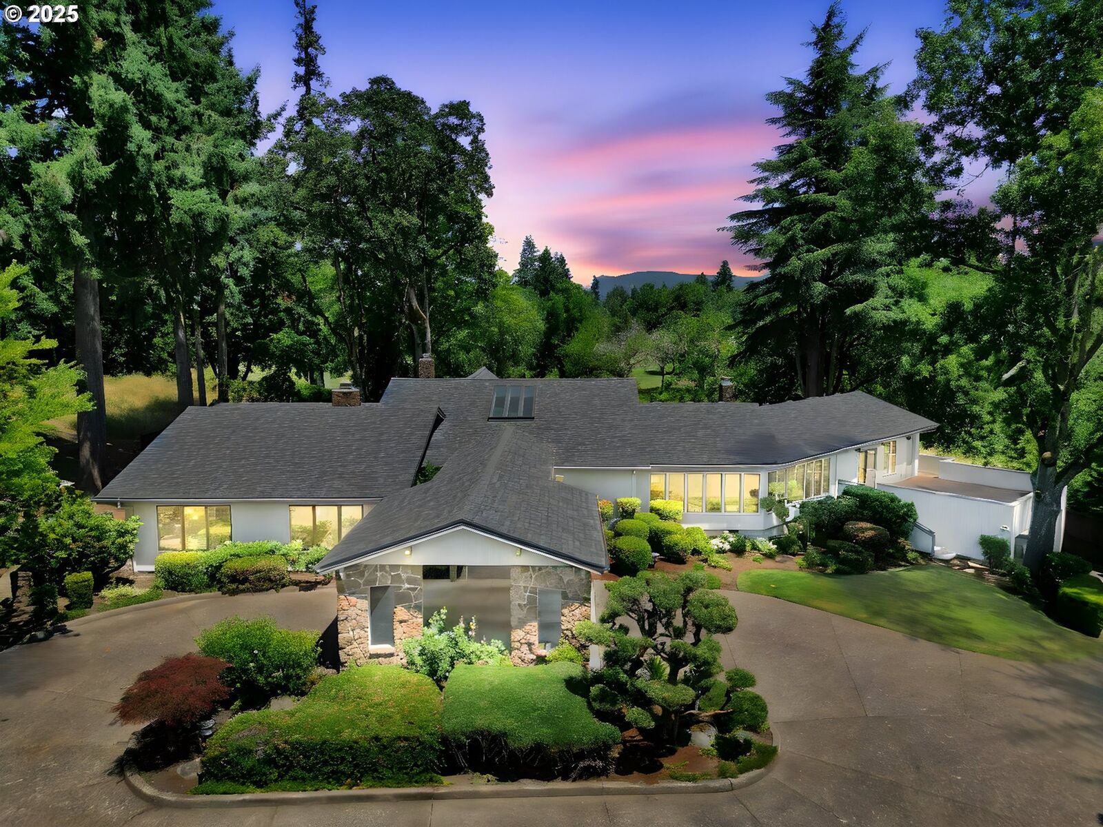 Property Photo: 602 Spyglass Dr OR 97401
