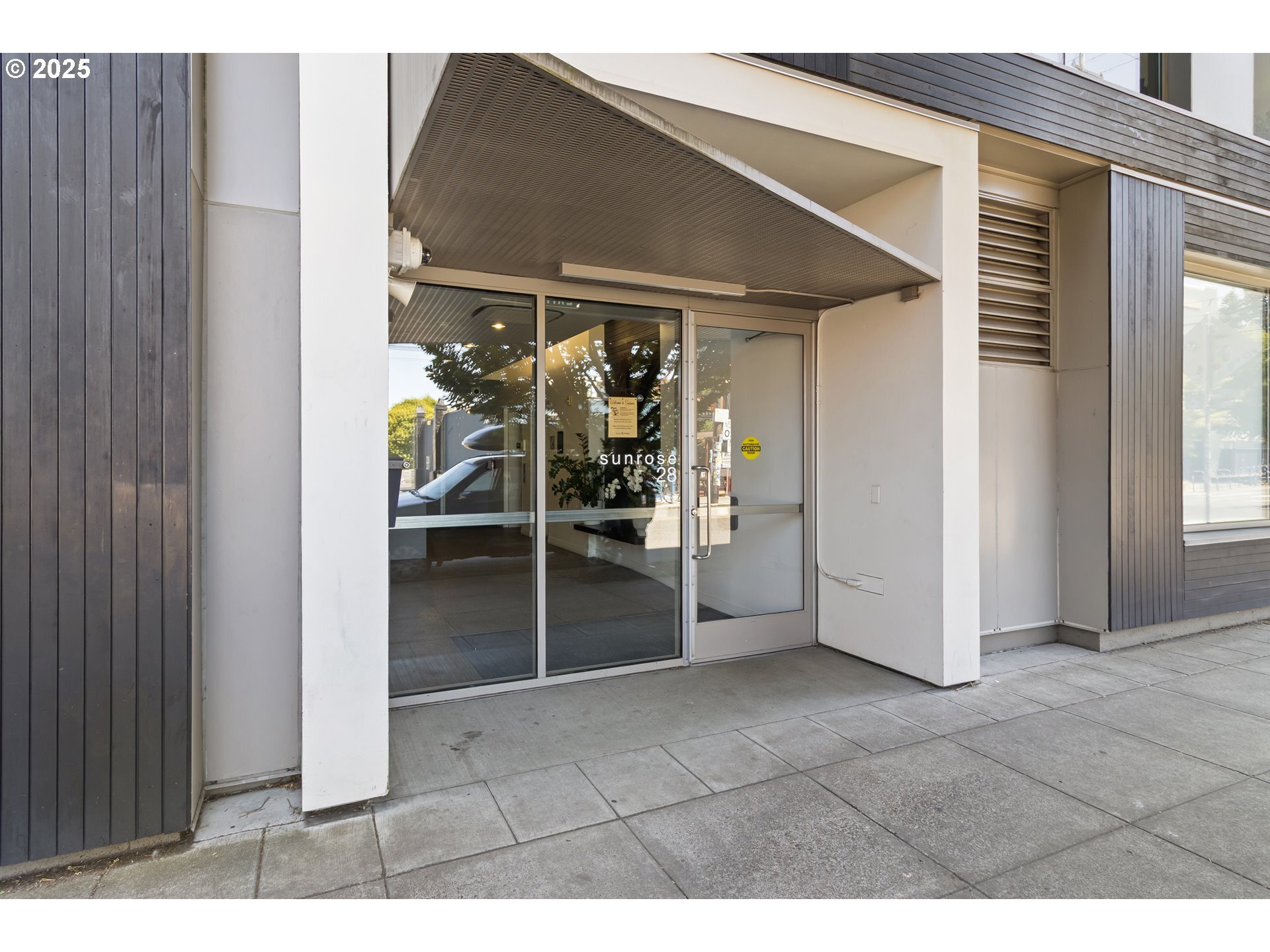 Property Photo: 28 SE 28th Ave 308 OR 97214