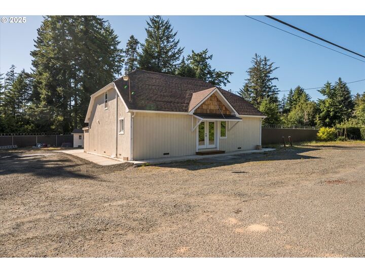 Property Photo: 68964 Wildwood Rd OR 97459