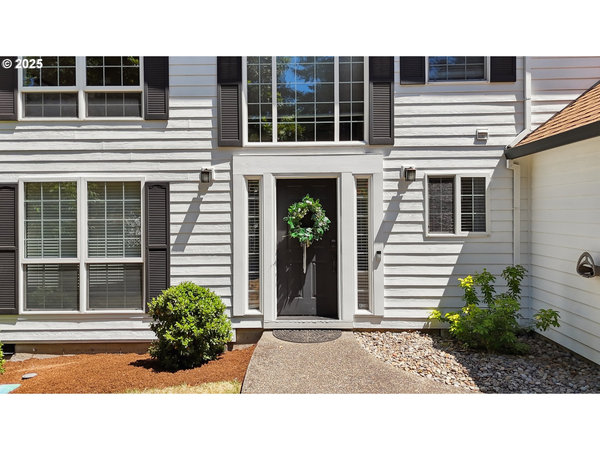 Property Photo:  5050 SW Laurelwood Ave  OR 97225 