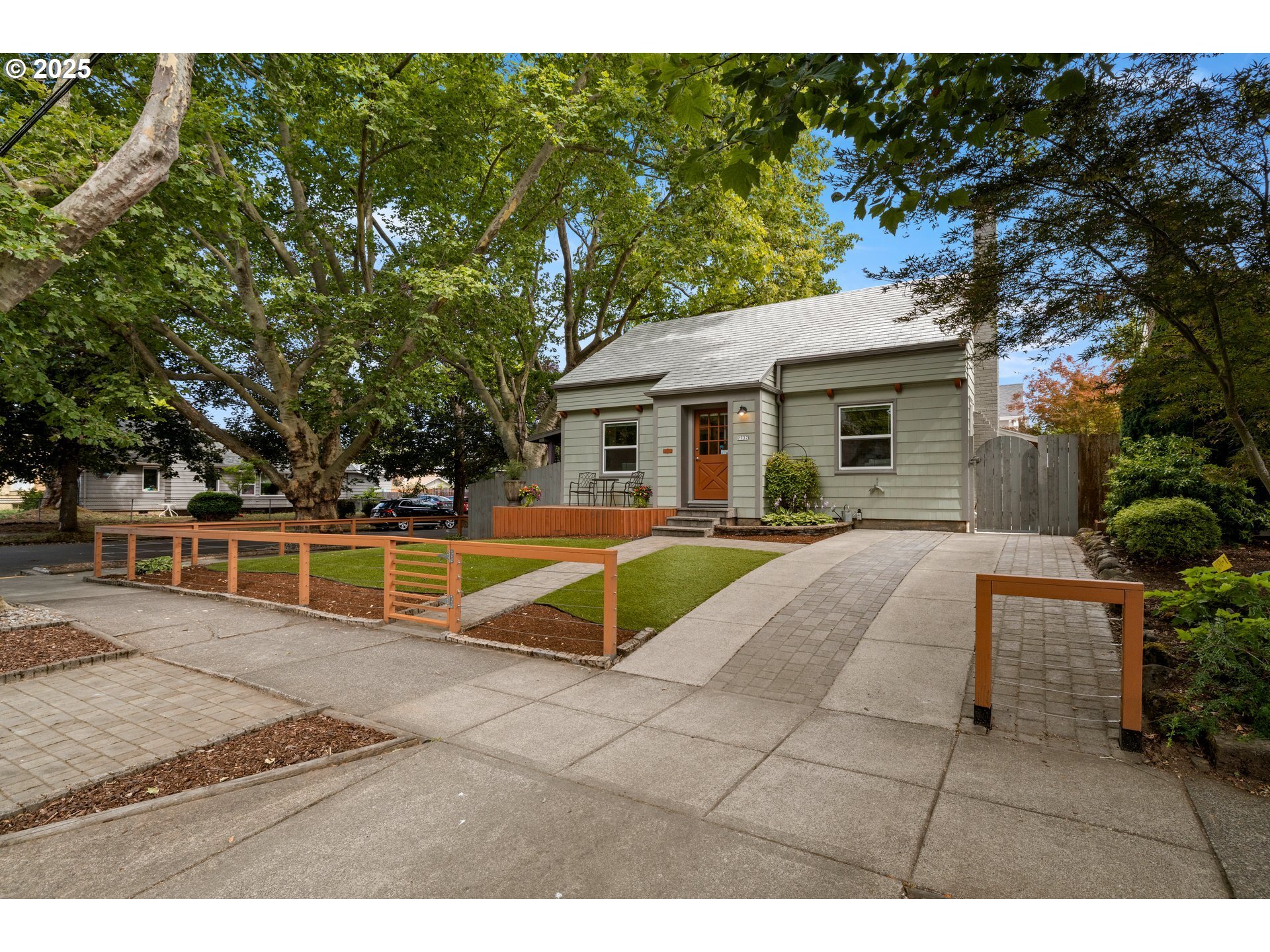 Property Photo: 7737 N Central St OR 97203