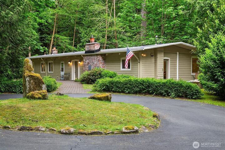 24044 SE 111th Street  Issaquah WA 98027 photo