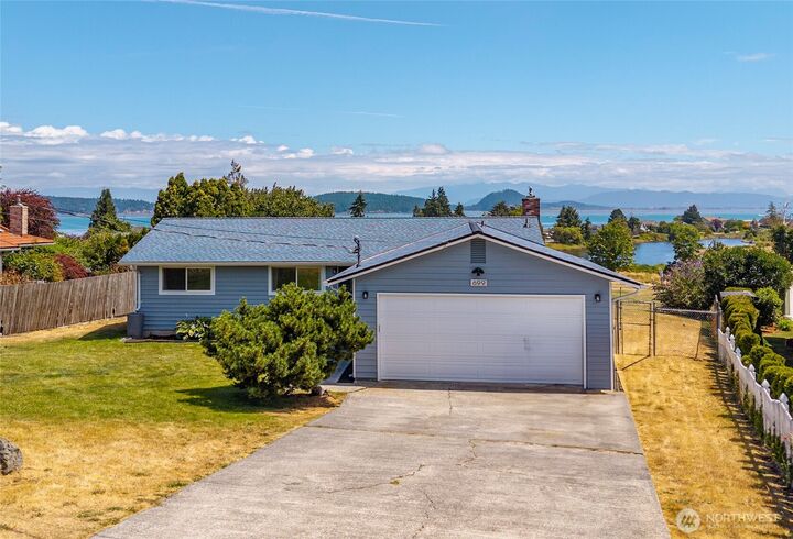 Property Photo:  699  Maplewood Loop  WA 98277 