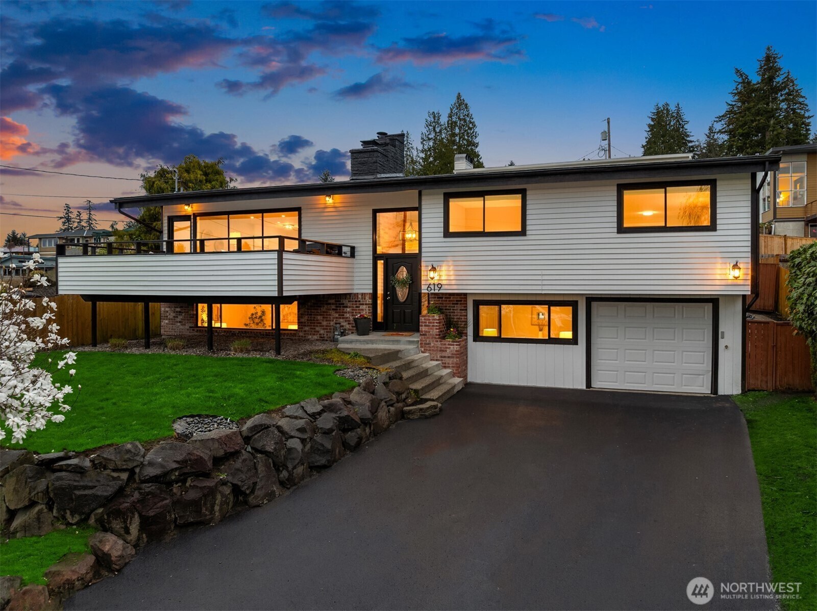 Property Photo:  619  8th Avenue S  WA 98020 