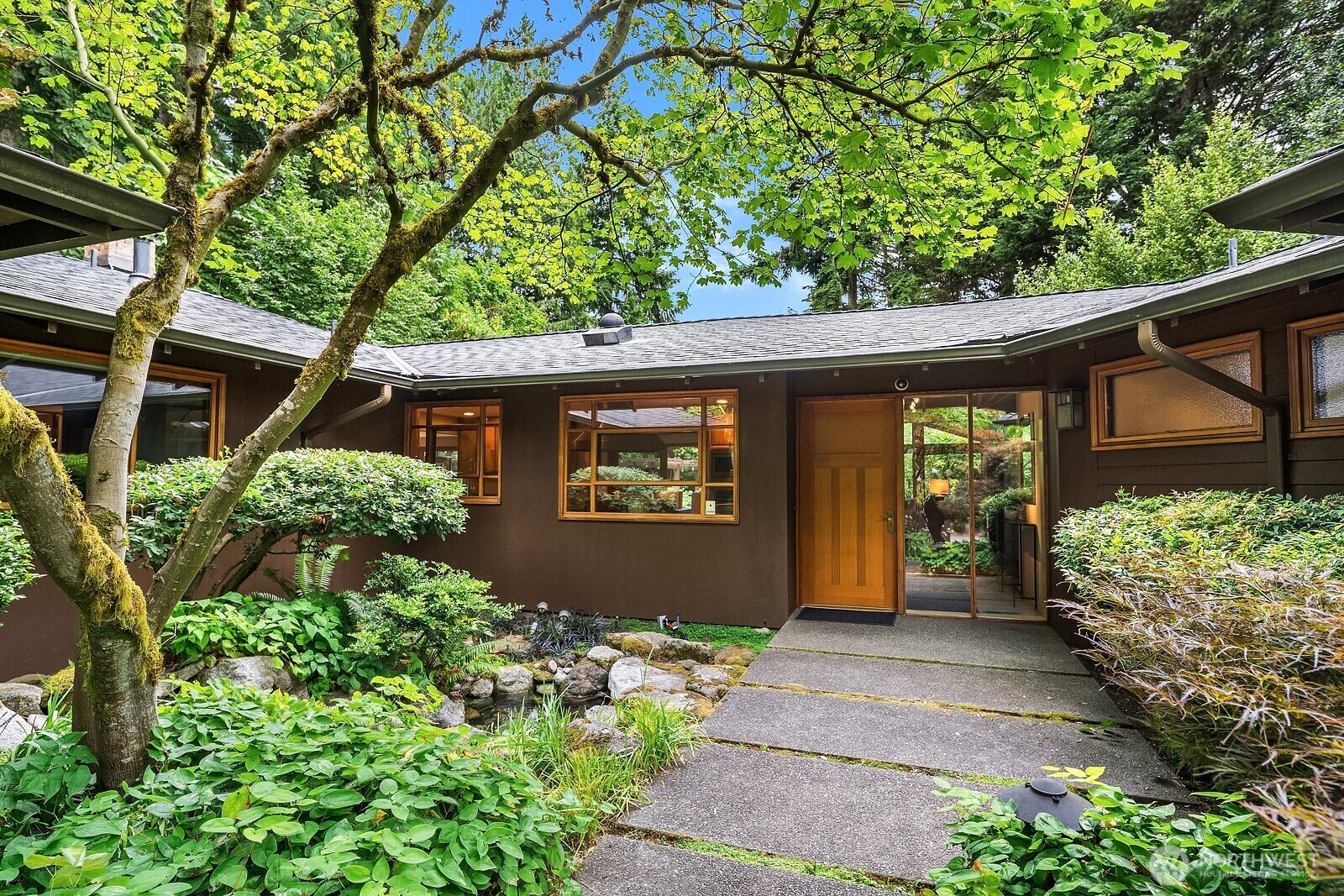 Property Photo: 8509 NE 27th Place WA 98004