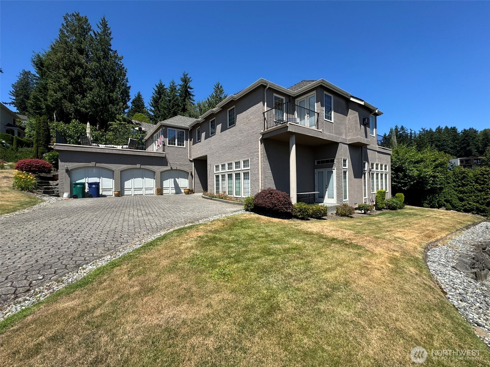 Property Photo: 8479 NE Woodland Cove Drive WA 98034