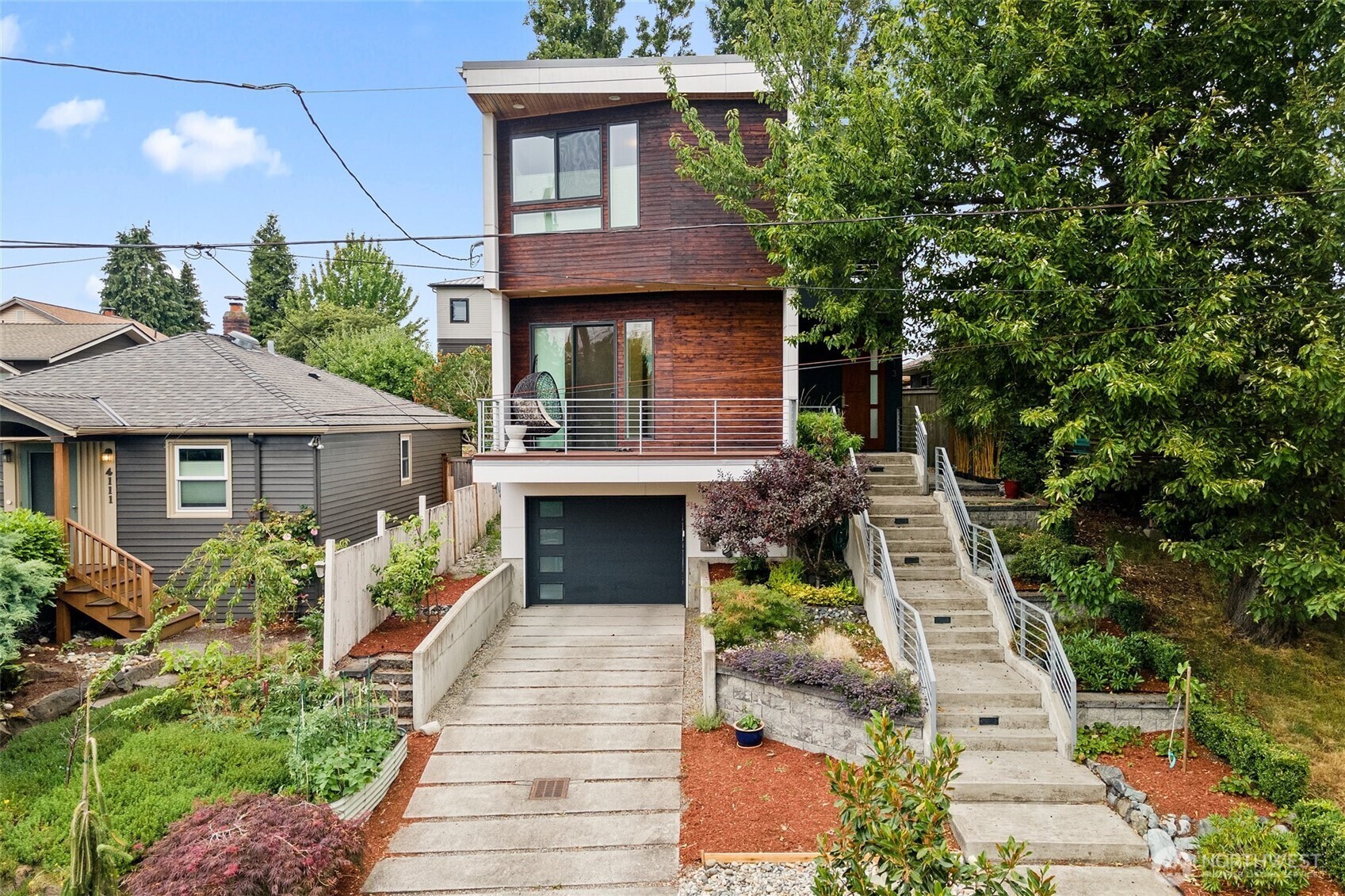 Property Photo: 4113 Palatine Avenue N WA 98103