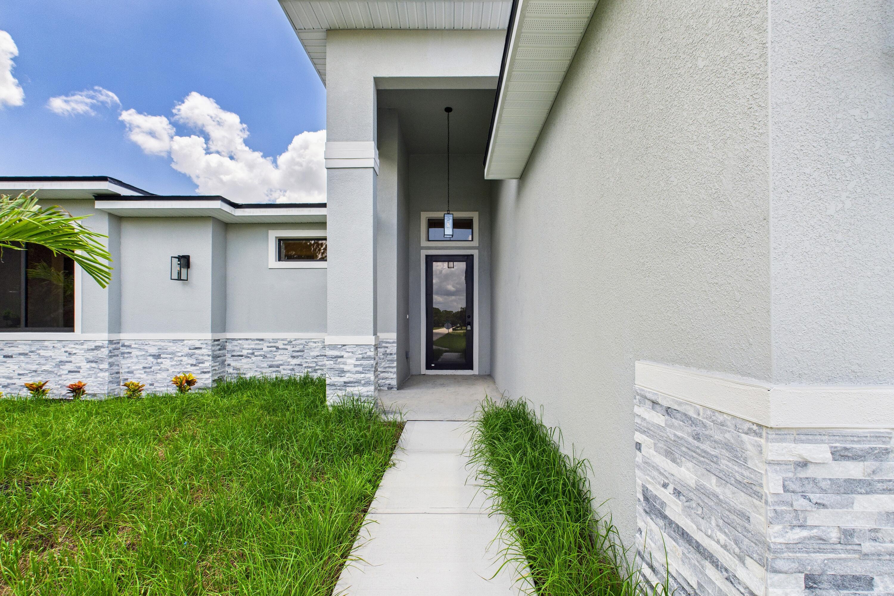 Property Photo: 797 Tejon Avenue SW FL 32908