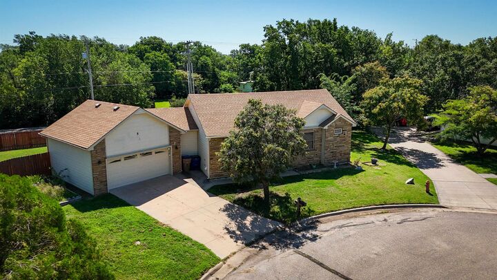 5 N Woodland Ct  Mount Hope KS 67108 photo