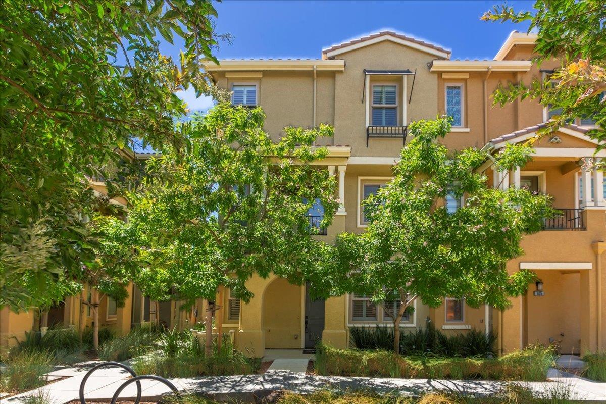 Property Photo: 639 Cinnamon Circle CA 94043