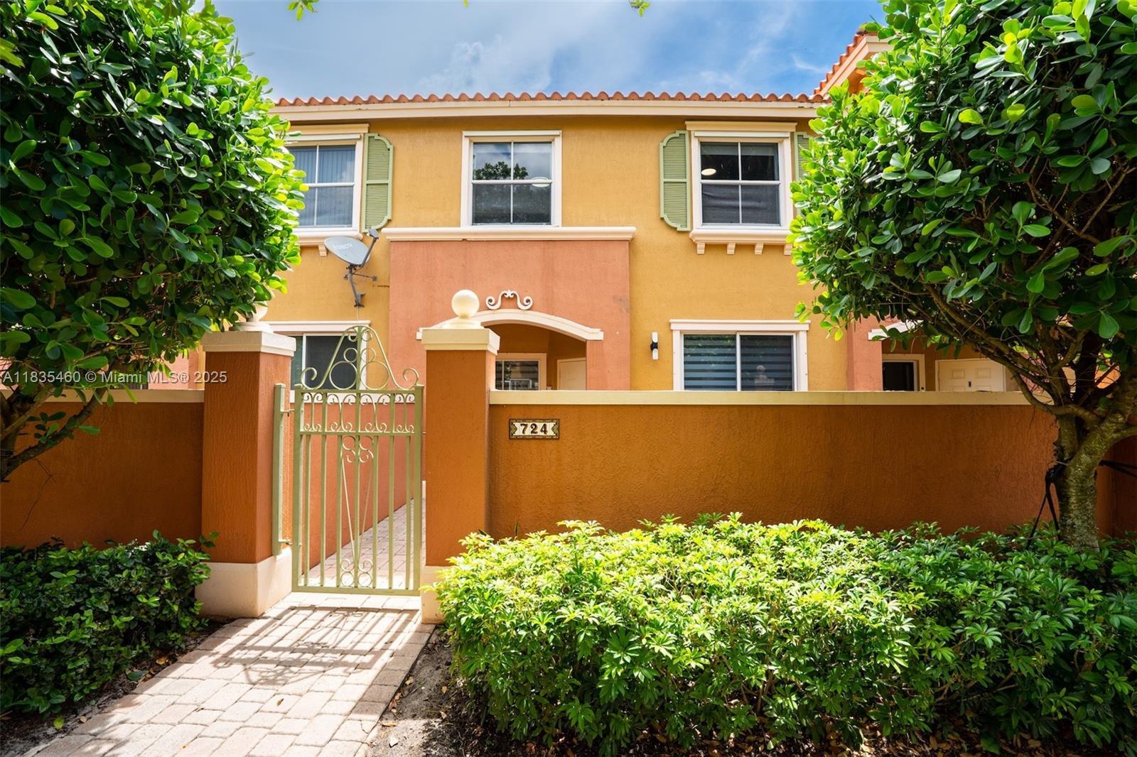 Property Photo: 724 SW 106th Ave 2010 FL 33025