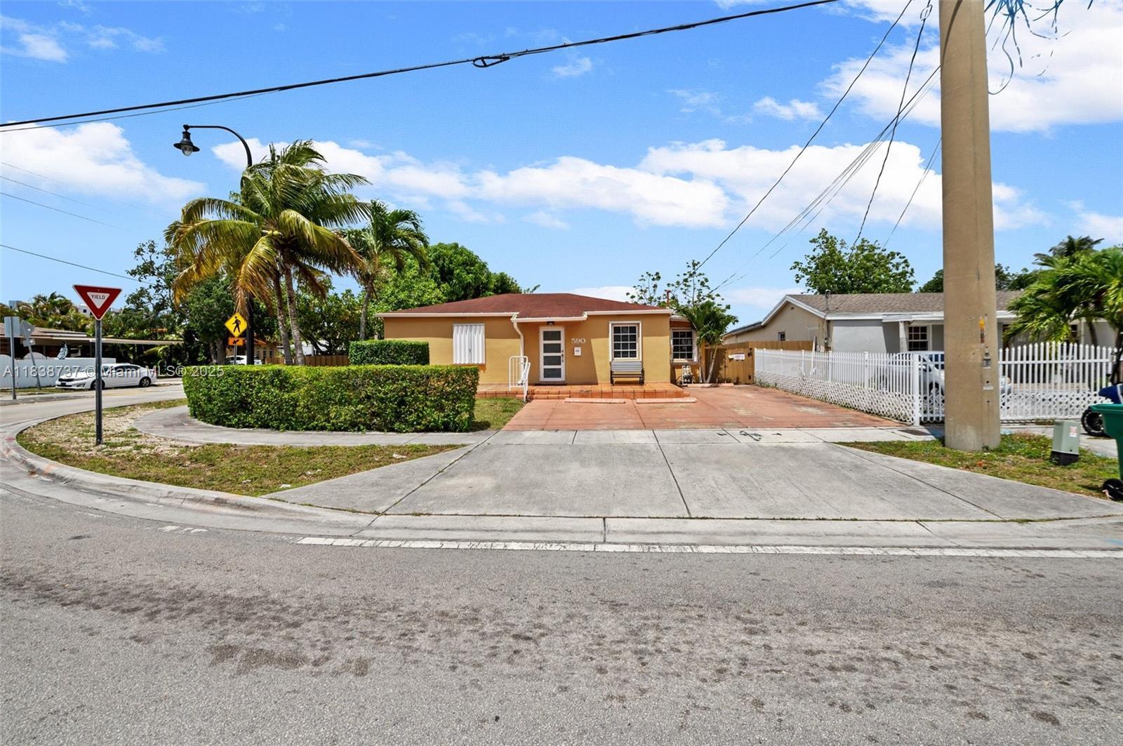 Property Photo: 590 SW 62nd Ave FL 33144