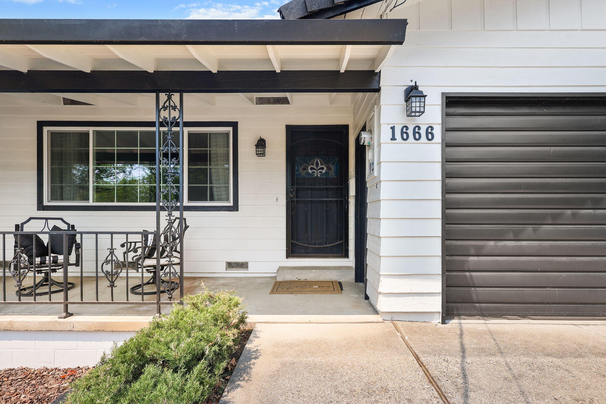 Property Photo: 1666 Willis Street CA 96001