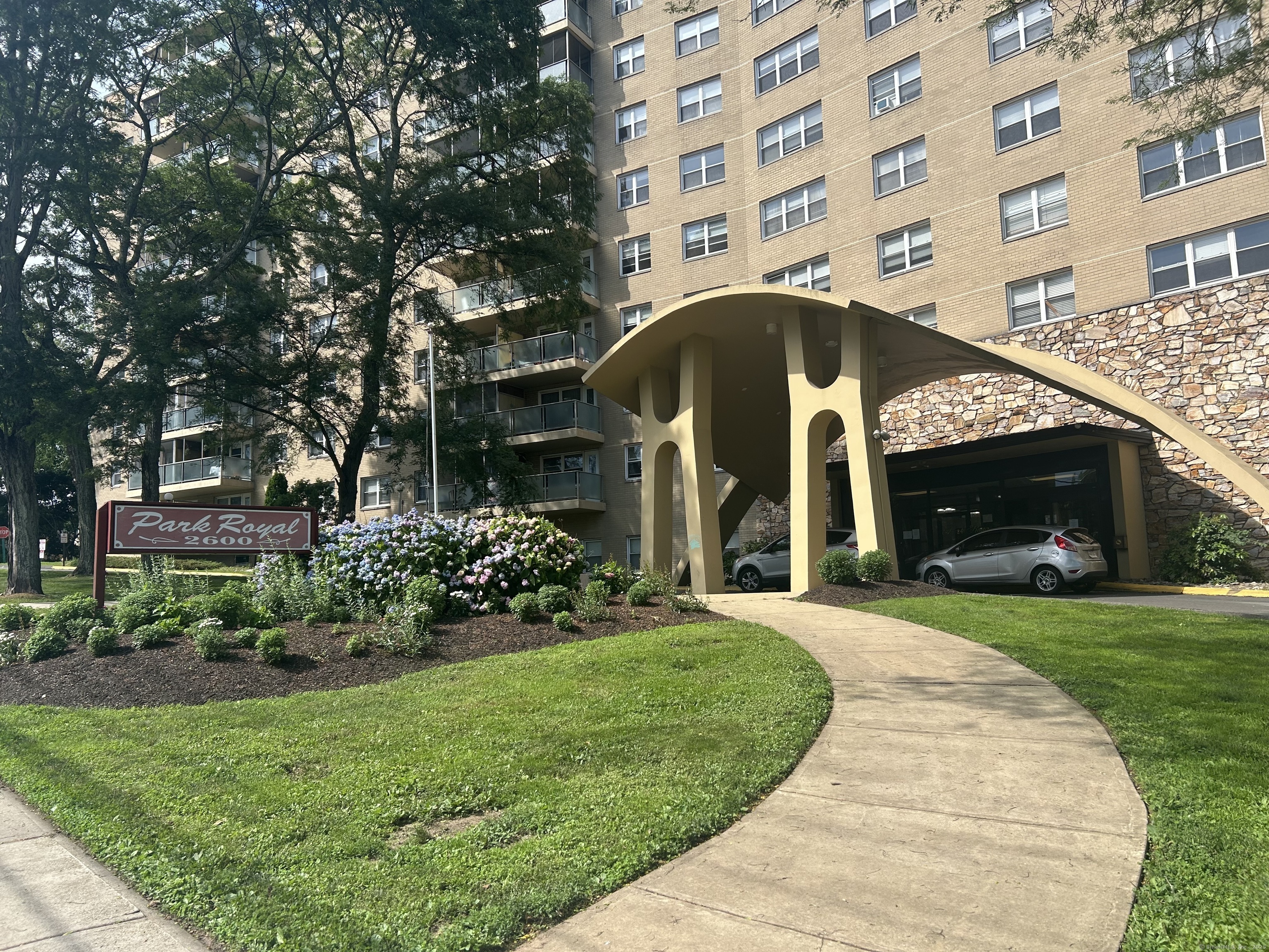 Property Photo: 2600 Park Avenue 6H CT 06604