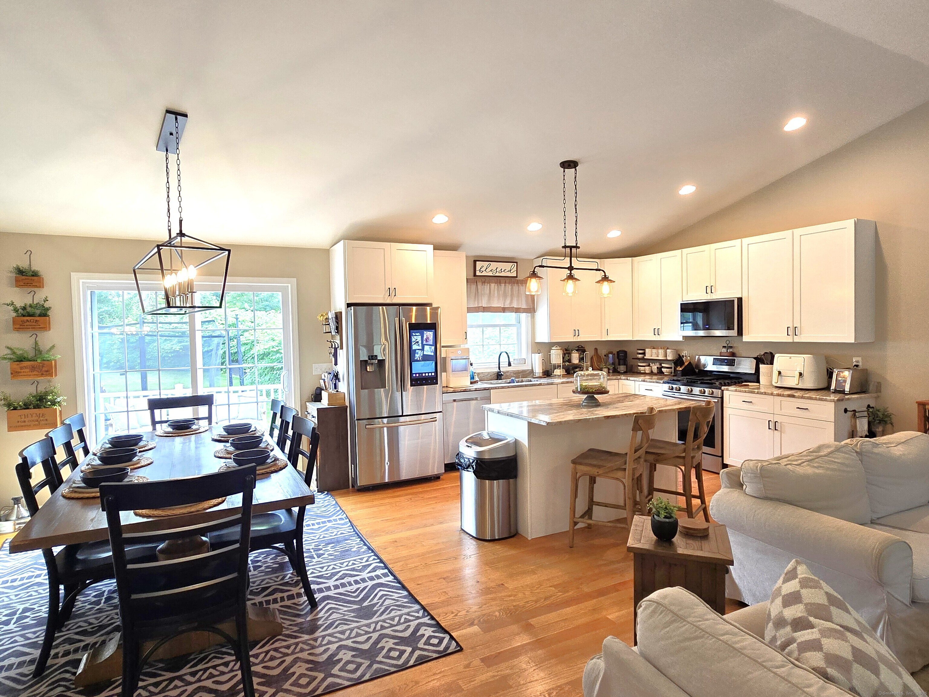Property Photo: 264 Central Avenue CT 06716