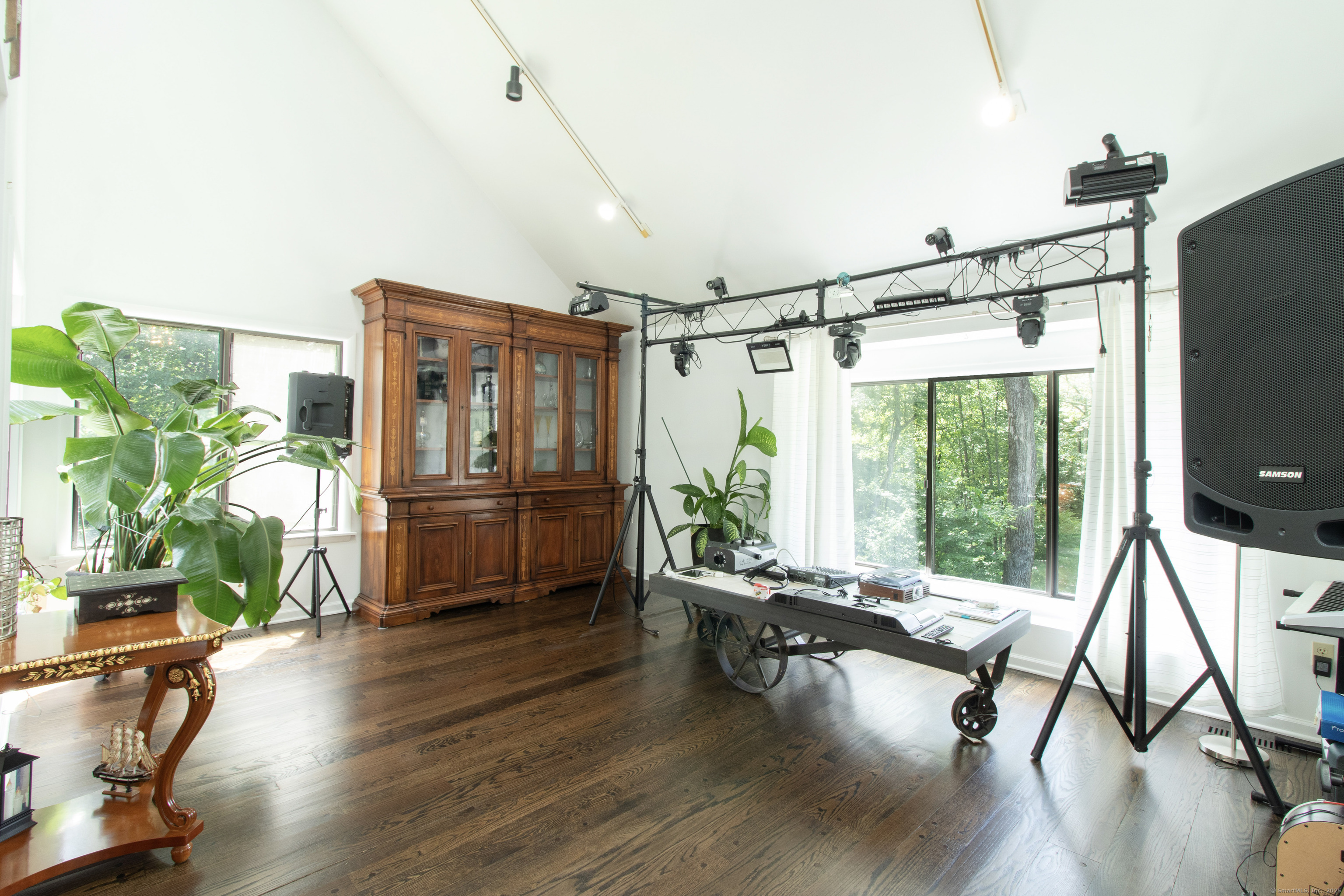 Property Photo:  22 Ledgewood Road  CT 06896 