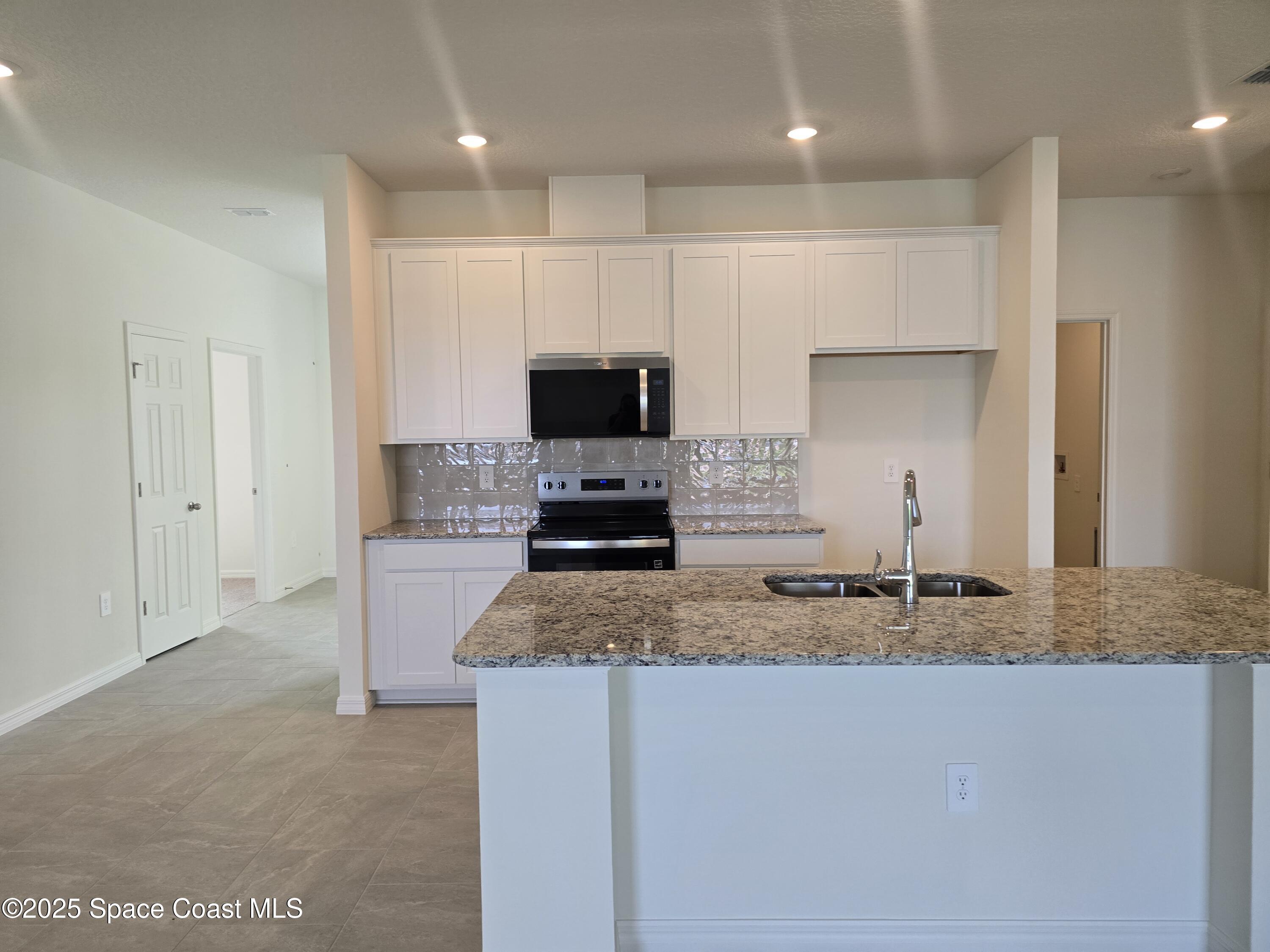 Property Photo: 162 Anderson Avenue NE FL 32907