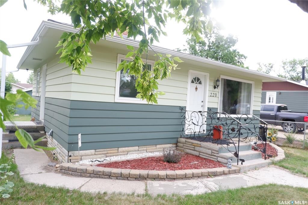 Property Photo:  220 6th Avenue W  SK S0H 0B0 