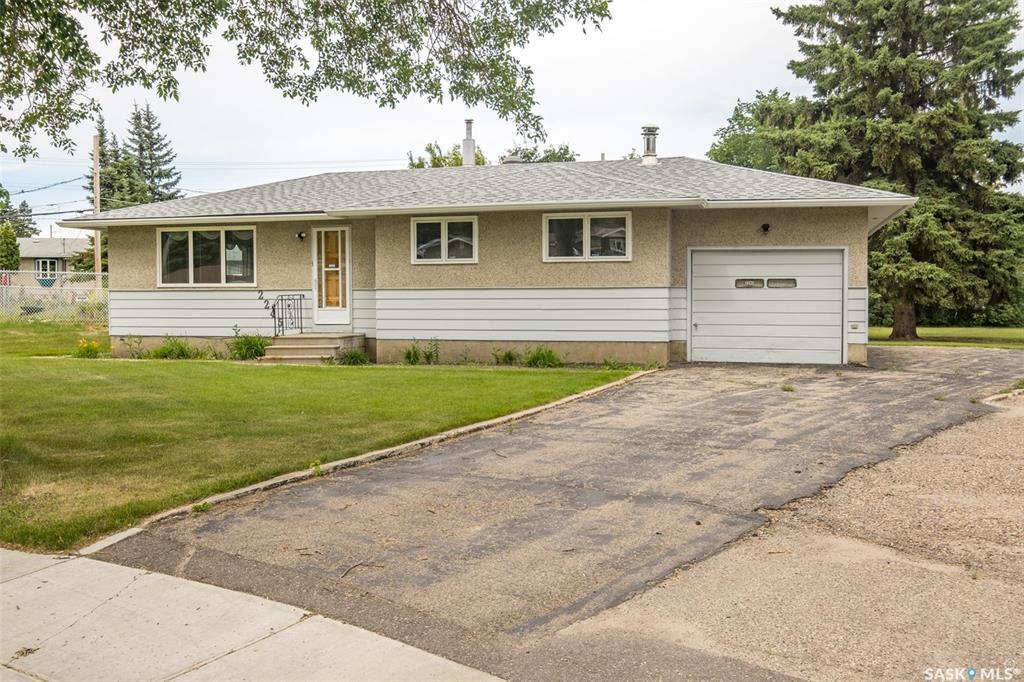 Property Photo: 2245 Steuart Avenue SK S6V 2V1