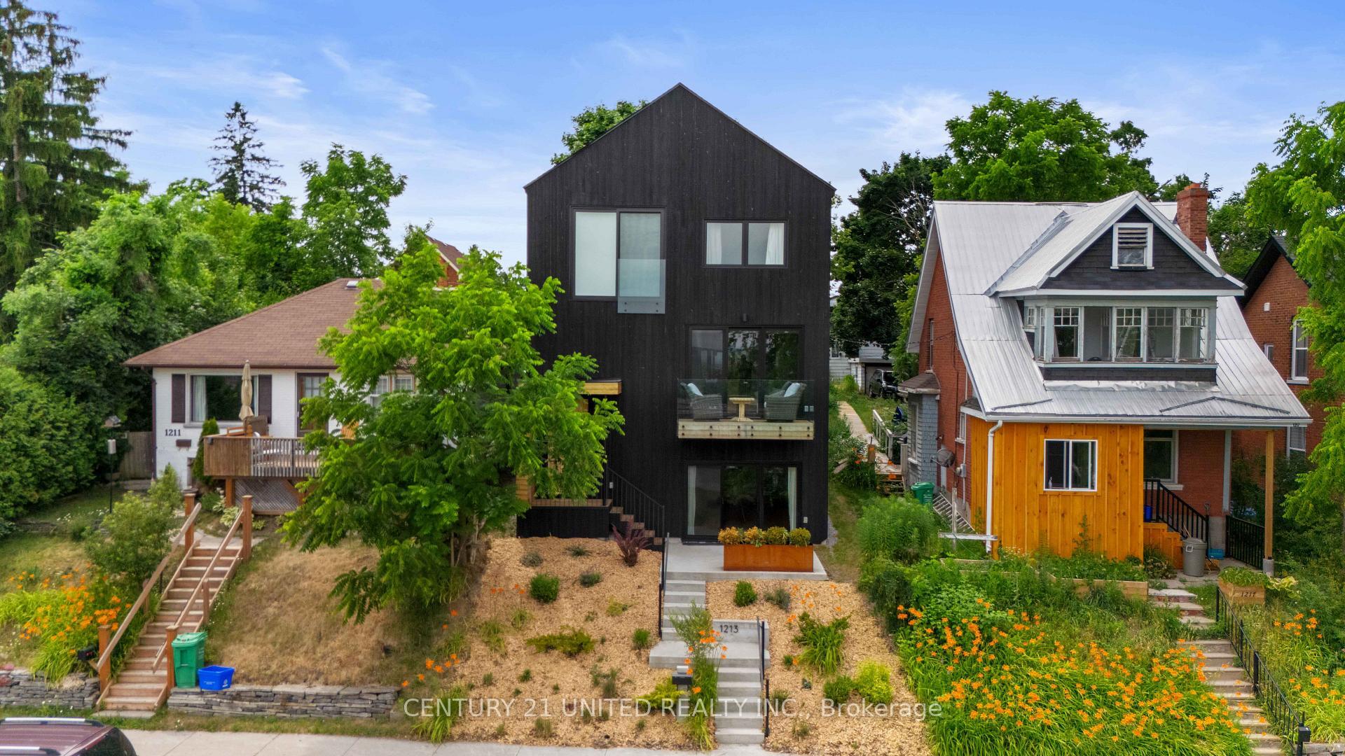 Property Photo: 1213 Grandview Avenue ON K9J 5P7