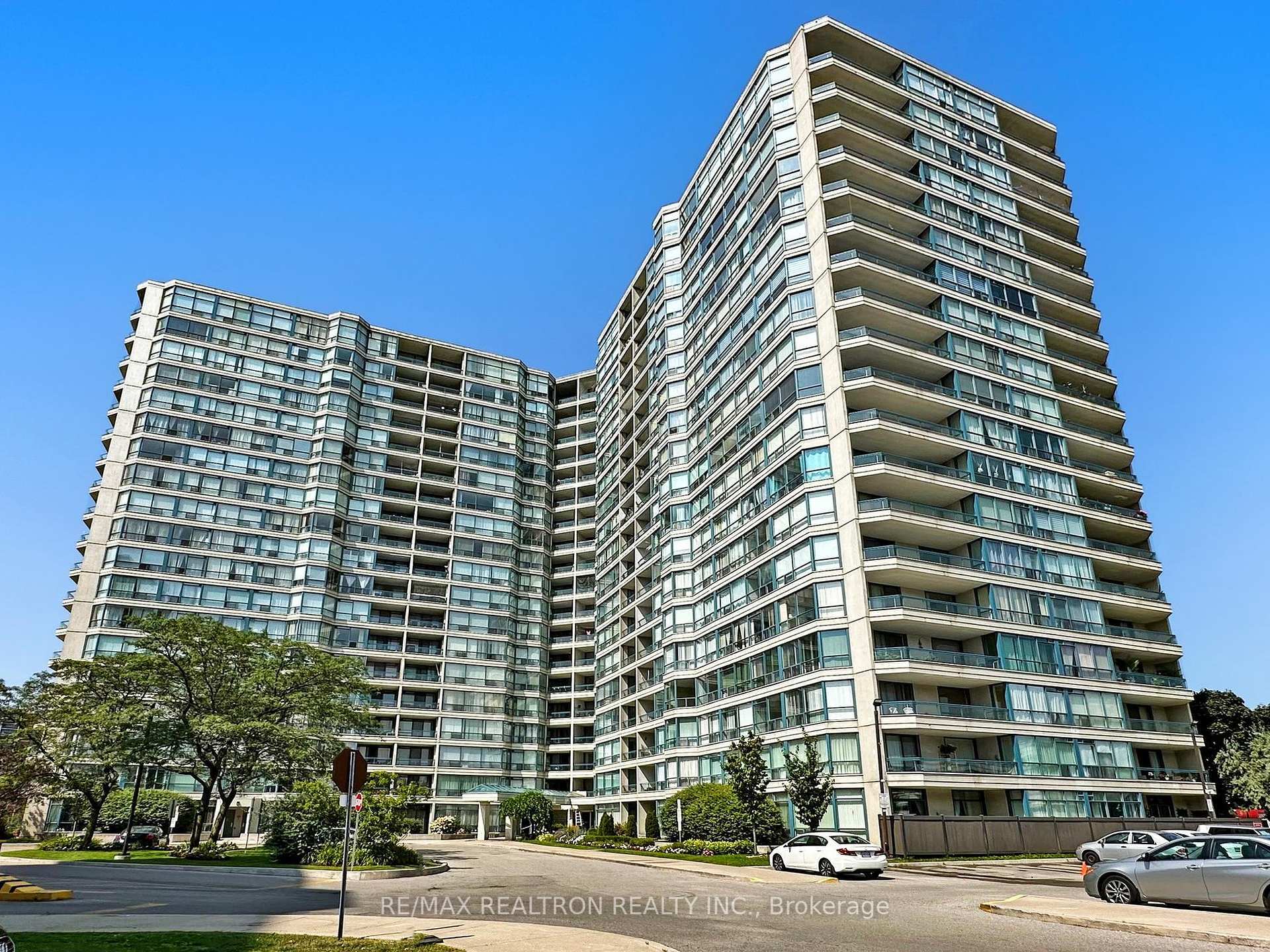 Property Photo: 4725 Sheppard Avenue E 1802 ON M1S 5B2