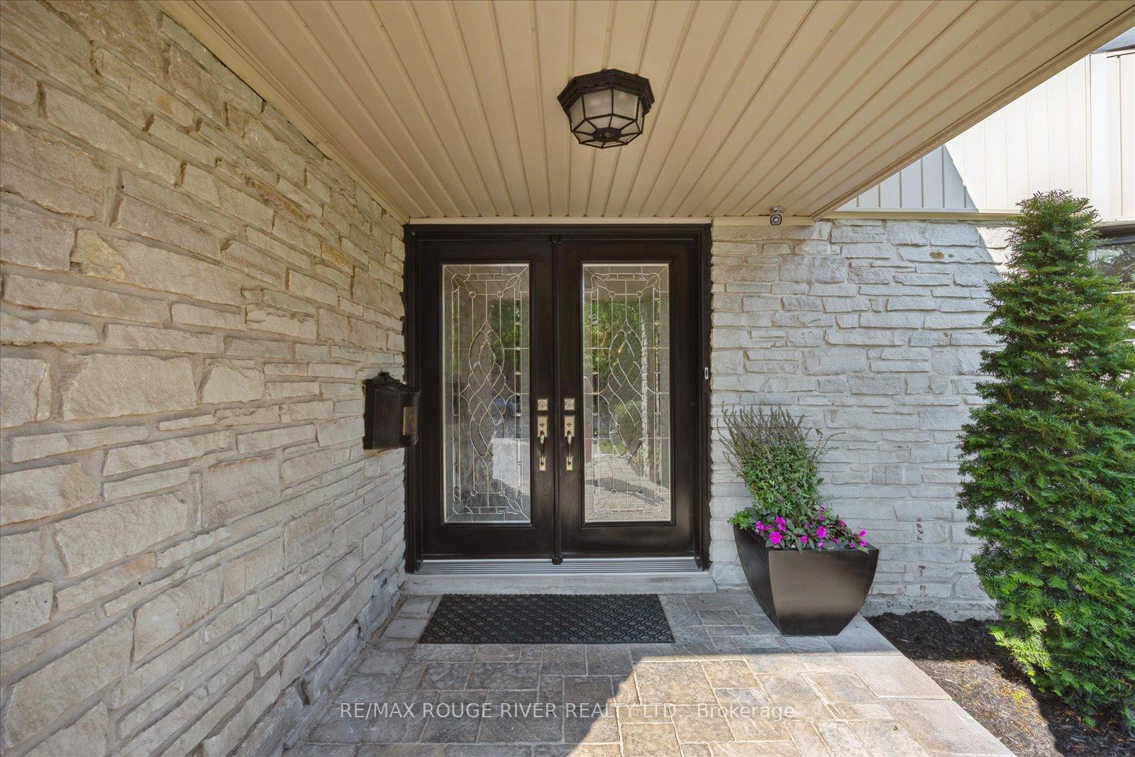 Photo de la propriété: 1797 Meadowview Avenue ON L1V 3G7
