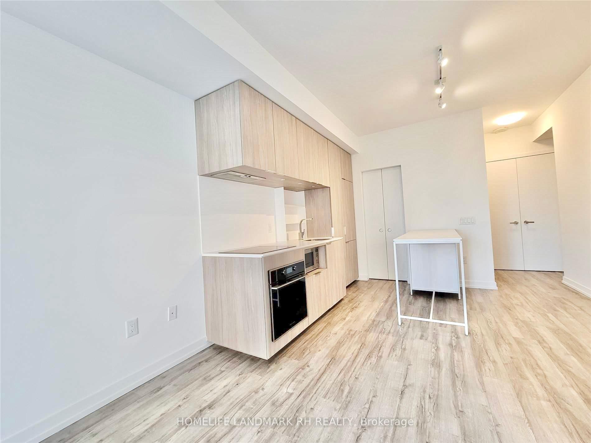 Property Photo: 77 Shuter Street 2808 ON M5B 0B8