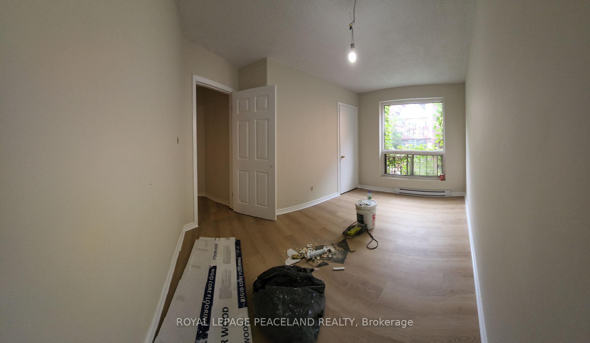 Property Photo:  558 Spadina Crescent 6  ON M5S 2J9 