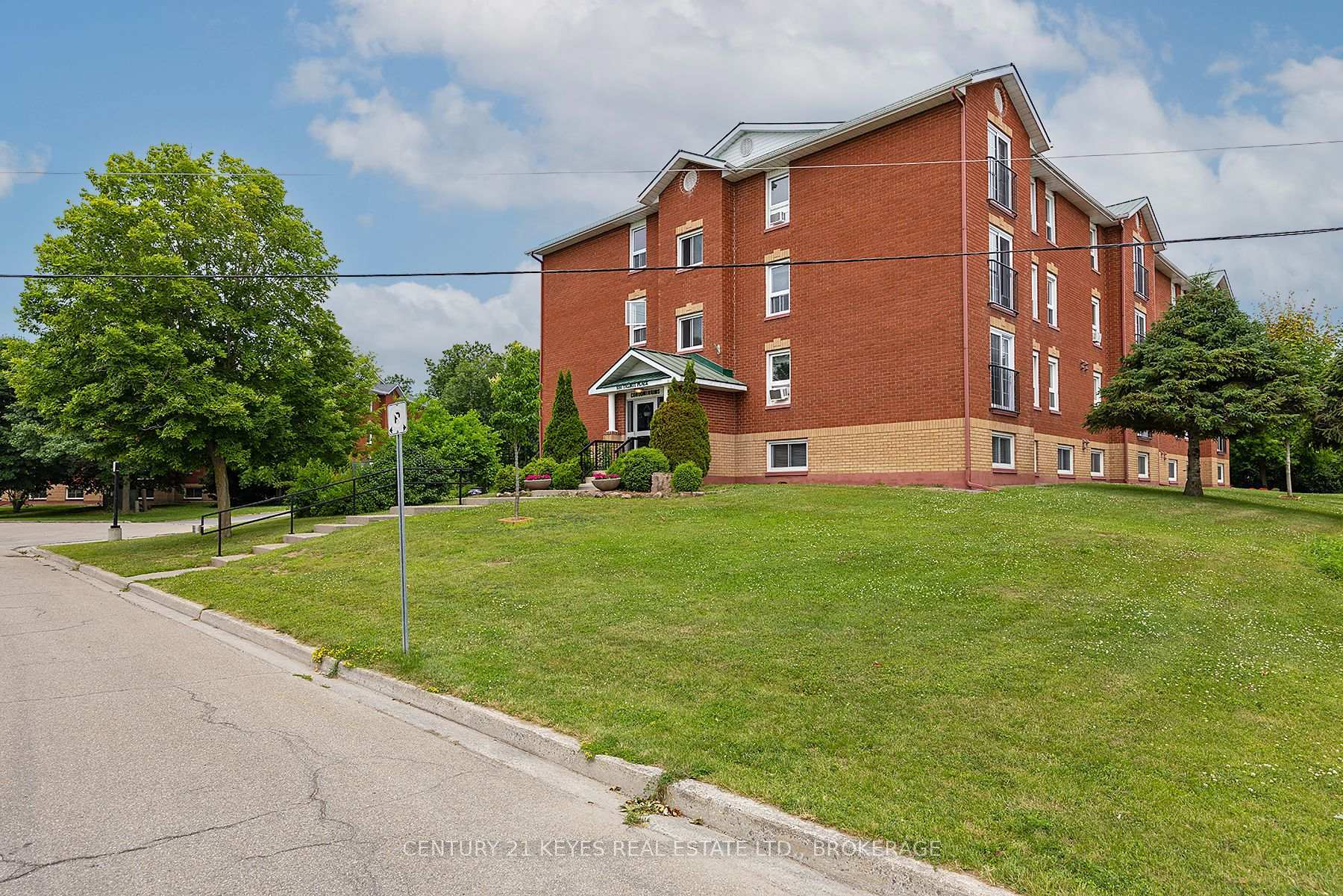 Property Photo:  550 Talbot Place 402  ON K7G 3C6 