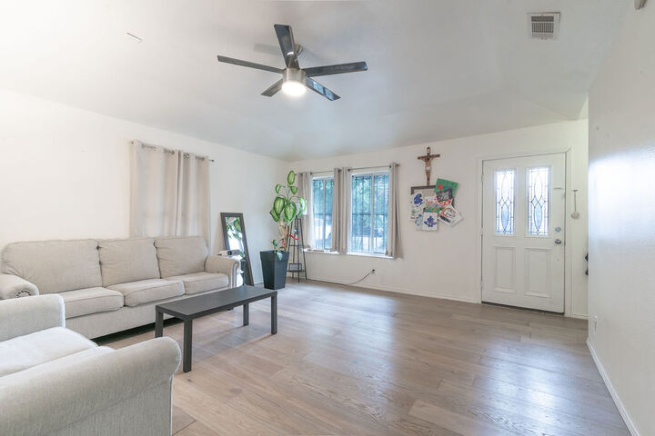 Property Photo: 1106 Saucedo Street TX 78721