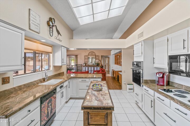 Property Photo: 14422 W Yosemite Drive AZ 85375