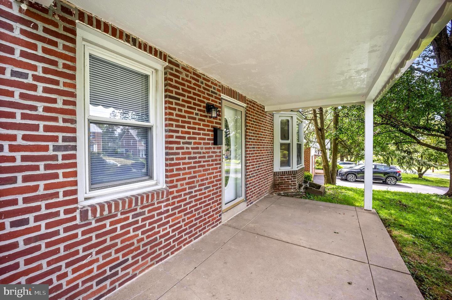 Property Photo: 33 Lanfair PA 19012
