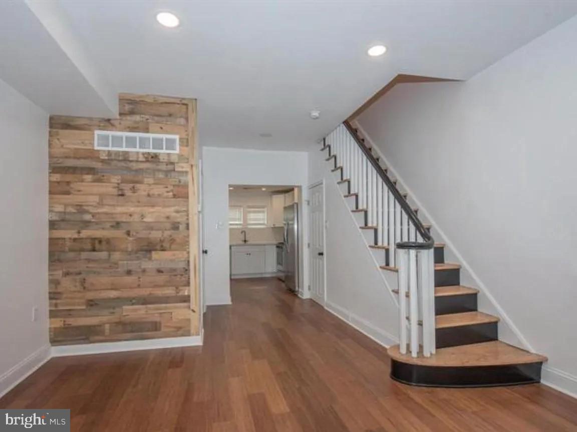 2215 S Mildred Street  Philadelphia PA 19148 photo